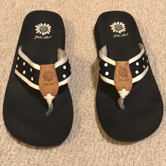 yellow box flip flops size 10